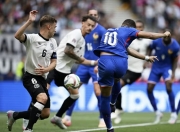 开云体育官网-欧洲联赛冠军之争激烈展开