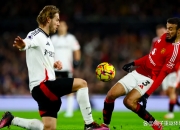 开云体育官网-曼联客场接连遭遇失利，教练组面临压力