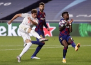 开云体育直播-包含秘鲁碾压拜仁，阿尔瓦雷斯统治全场的词条