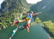 开云体育-欧冠半决赛之夜，爱德华兹的焦点战证明—从质疑到传奇的蜕变