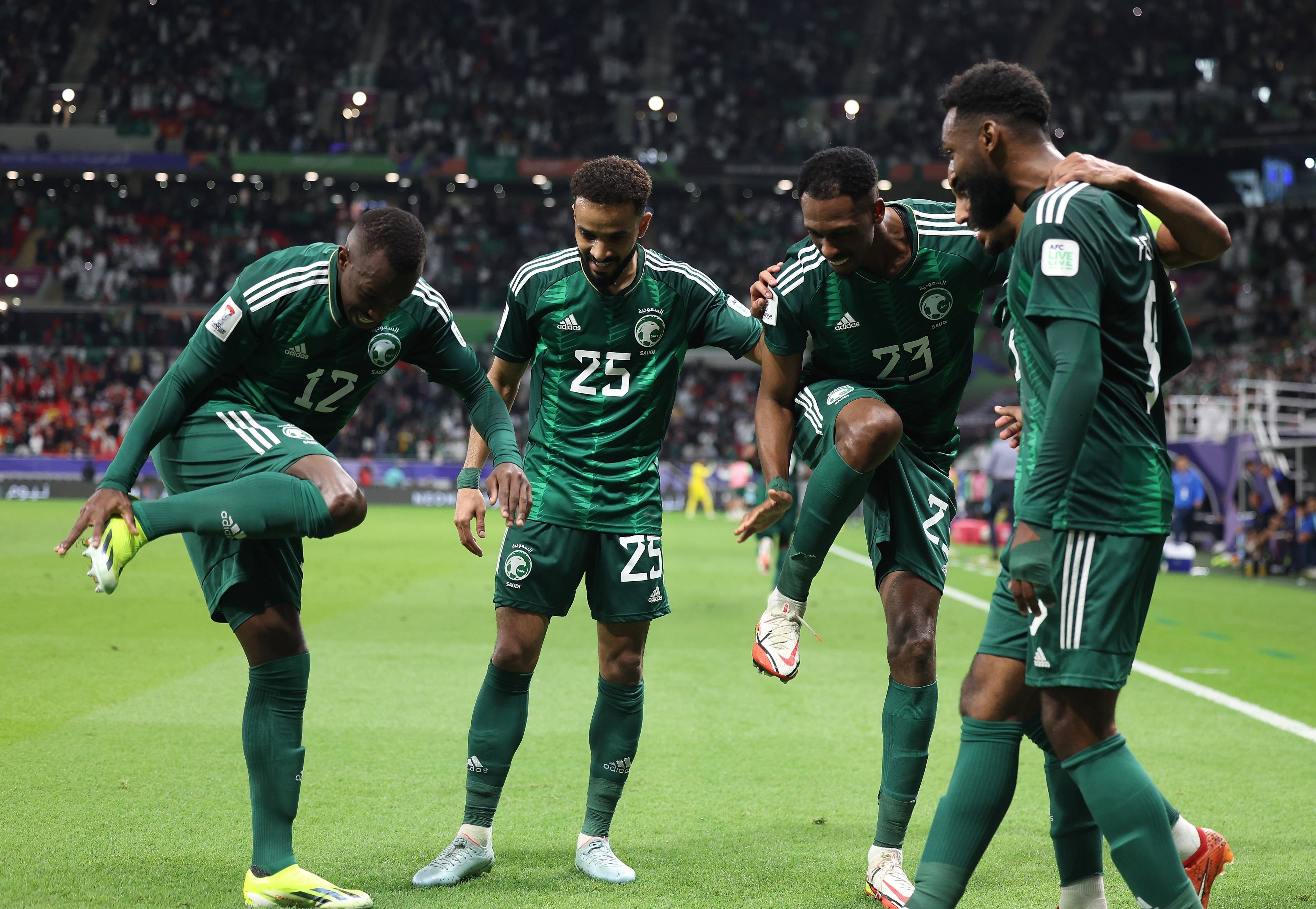 西亚球队大比分领先，晋级下一轮的简单介绍