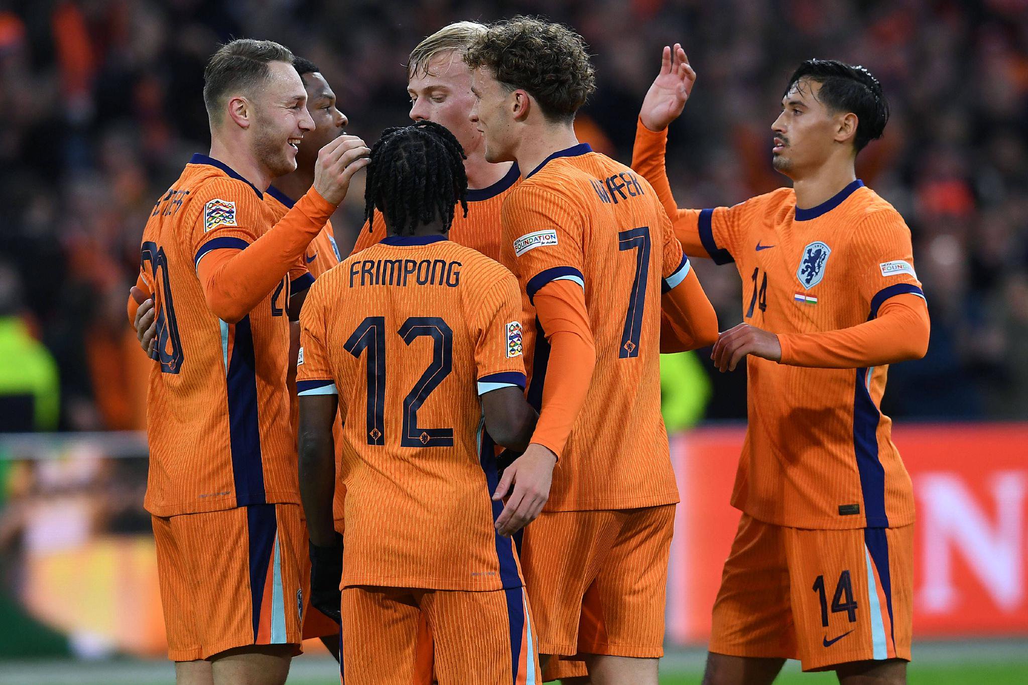 关于荷兰队在亚洲杯赛中表现抢眼,受到球迷热烈支持的信息 关于荷兰队在亚洲杯赛中表现抢眼,受到球迷热烈支持的信息