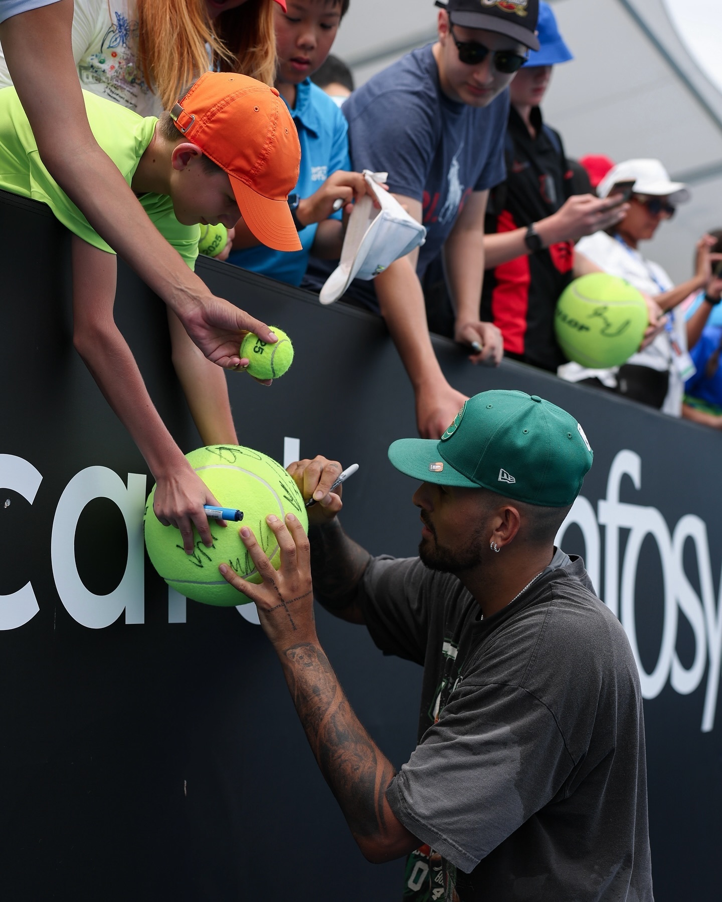 英国网球队力克法国网球队,克耶高斯完成帽子戏法的简单介绍 英国网球队力克法国网球队,克耶高斯完成帽子戏法的简单介绍
