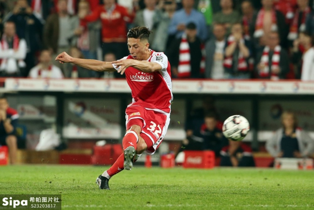 奥格斯堡取得胜利，稳固联赛中游位置