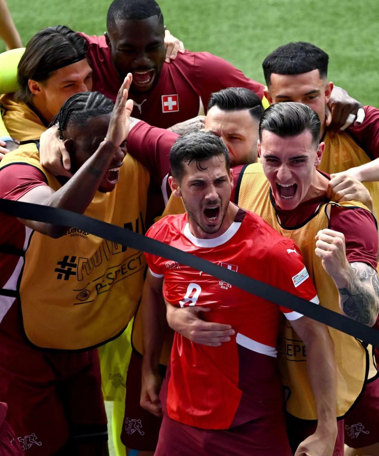 意大利首轮欧冠小组赛轻松获胜 意大利首轮欧冠小组赛轻松获胜