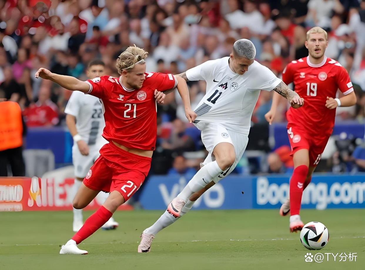 捷克队横扫斯洛伐克夺得欧国联胜利