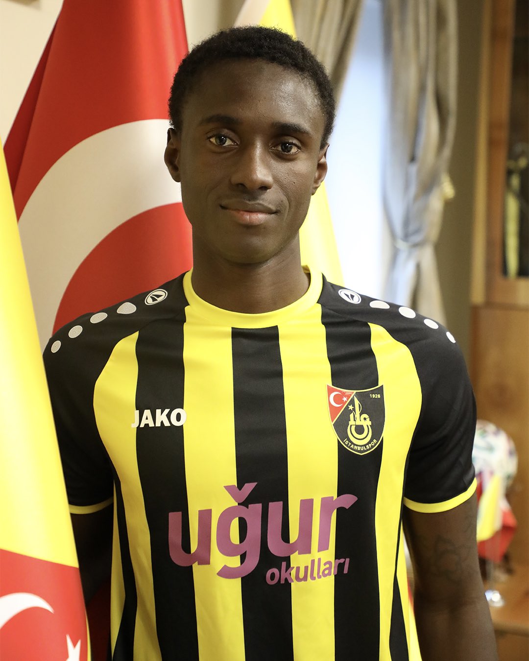 包含土超变数不断：加拉塔萨雷领跑积分榜的词条