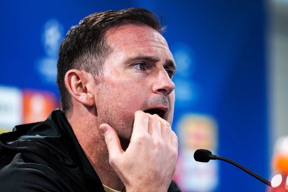 包含巴勒莫旧将回归教练组，助力球队克服困境的词条