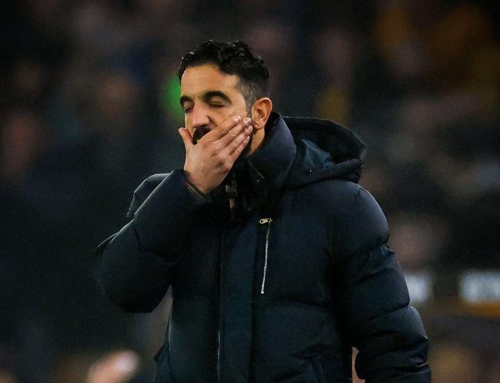 曼联客场接连遭遇失利，教练组面临压力