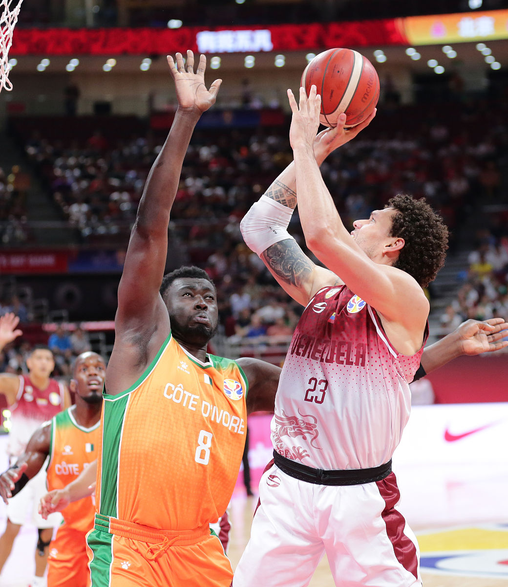 鹈鹕绝杀巴西男篮，克莱惊艳世界的简单介绍