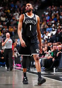 雄鹿横扫爵士，拉塞尔爆发神勇的简单介绍