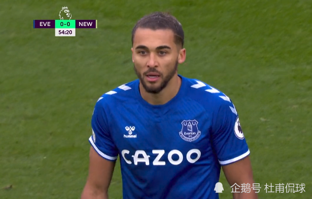 哥伦比亚队后防线表现出色稳固