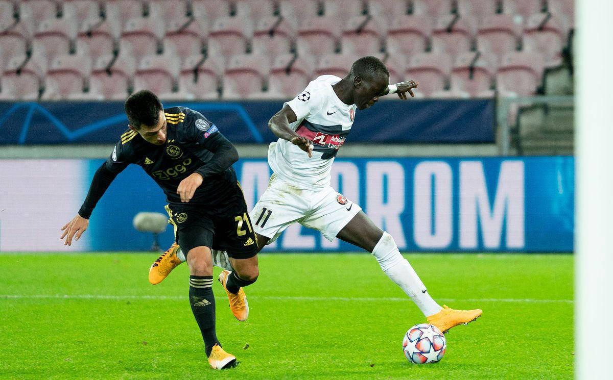 阿贾克斯客场逆转，豪取关键三分