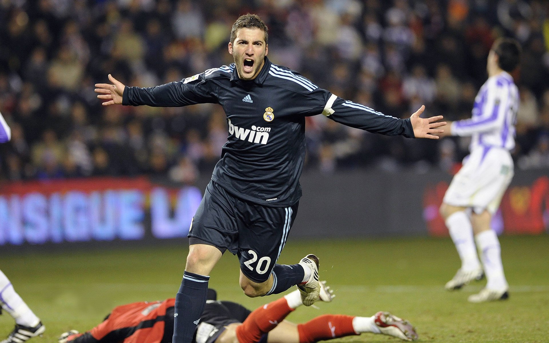 绿茵场上的绝杀与羽球场上的统领，当法国队遇上李梓嘉的胜利哲学